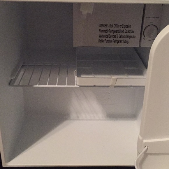 Mini fridge - Picture 2 of 4